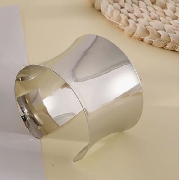 Silver statement bangle - Picture 3 of 3